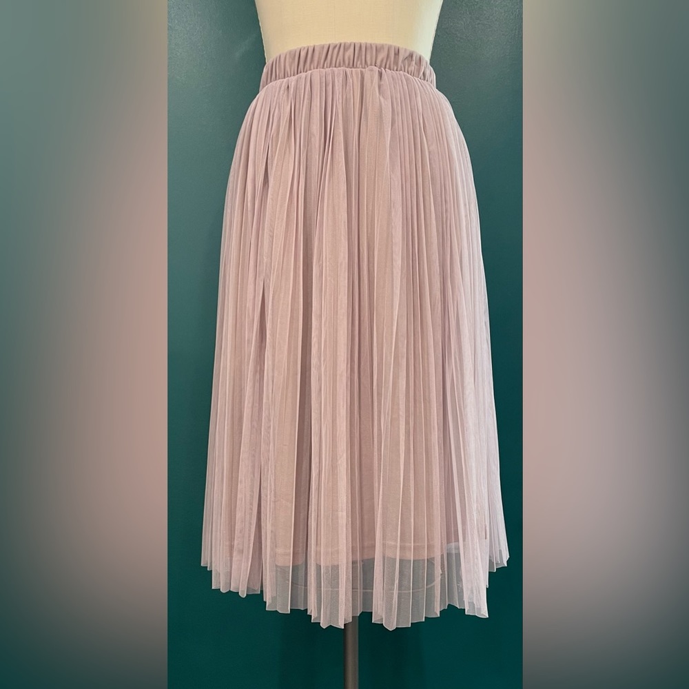Rue21 dusty purple pleated tulle skirt with elastic waist, sz S